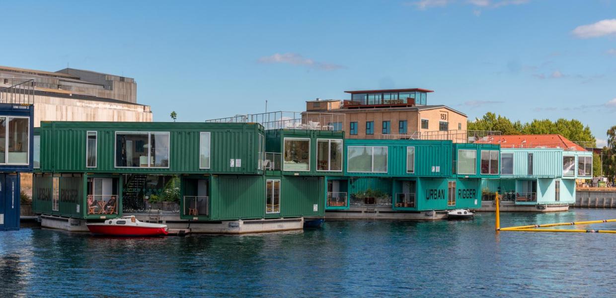 Urban Rigger è un alloggio per studenti galleggiante a Copenaghen progettato da Bjarke Ingels