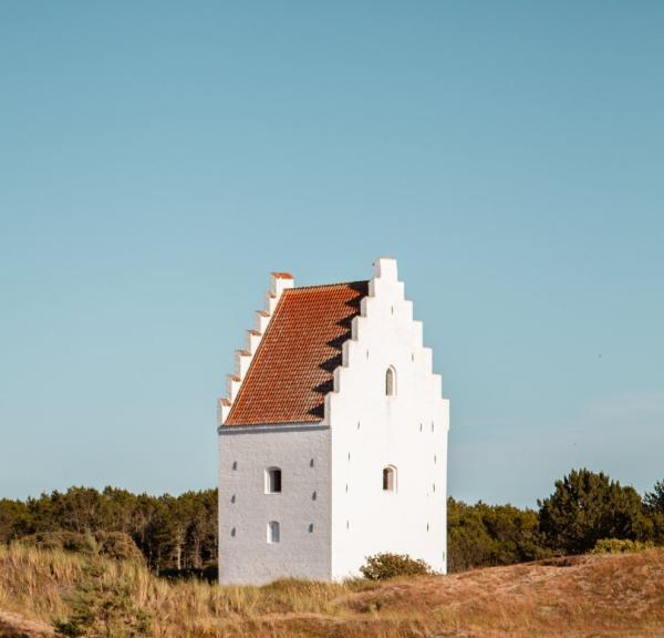 Die versandete Kirche bei Skagen in Nordjütland, Dänemark