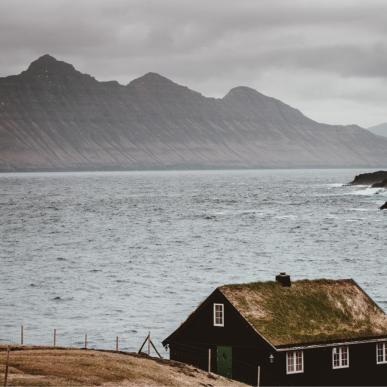 Faroe Islands hut by beach -  Isole Faroe