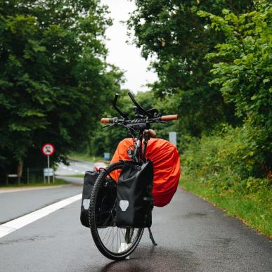 Fahrrad mit Gepäck unterwegs auf dem Dänischen Ostseeradweg