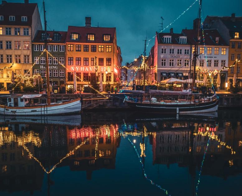 Nyhavn på vinteren med julelys