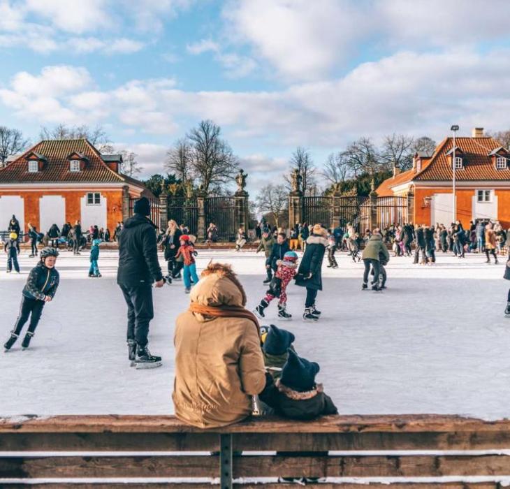 Pista di pattinaggio a Frederiksberg a Copenaghen in inverno