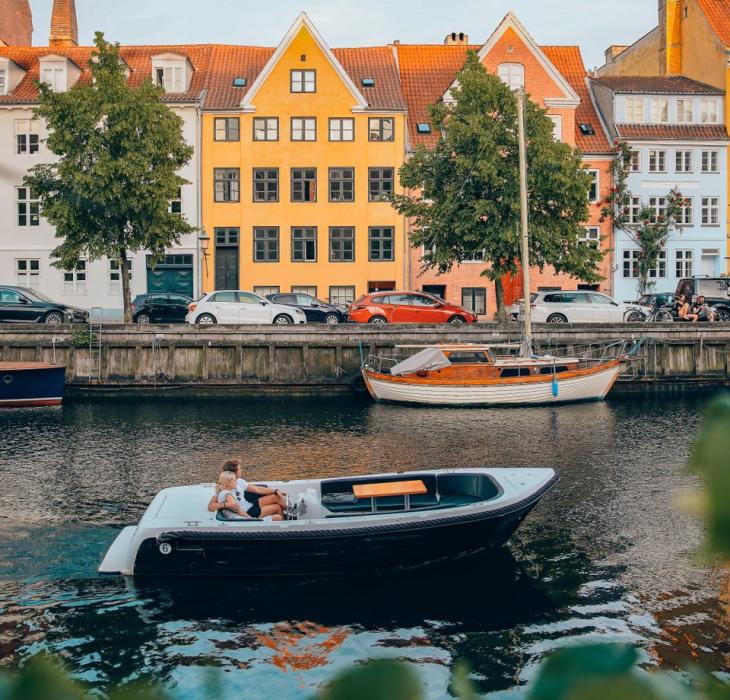 In barca a Christianshavn in estate, Copenaghen